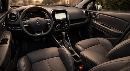 découvrez comment l'intérieur de la renault clio 4 allie confort et esthétique pour offrir une expérience de conduite agréable et stylée.