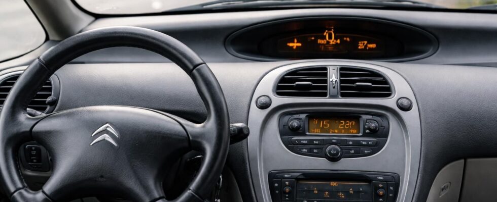 découvrez les témoignages de propriétaires de citroën xsara picasso 2.0 hdi confrontés au voyant orange et aux défauts moteur, leurs expériences et conseils pour résoudre ces problèmes.