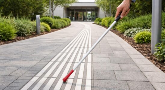 découvrez comment choisir les meilleures bandes de guidage pmr pour l'extérieur de votre établissement afin d'assurer sécurité et accessibilité à tous.